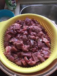 Cara memotong daging yang tepat adalah dengan memotong arah menegak atas serat urat daging, daging harus dipotong. Mak Mak Yang Nak Basuh Potong Lembutkan Daging Dengan Cepat Boleh Ikut Cara Chef Ini Kongsikan Mingguan Wanita