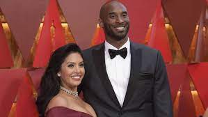 Vanessa shared a second image inside after receiving several boxes of donuts. Nba Vanessa Bryant Settles With Helicopter Company Over Kobe S Death Marca