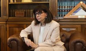 Mareva, «myrsini» kai vasilissa sofia timisan ton zoubin meta Sakellaropoyloy O Ti Xreiastei Na Kanei Enas Proedros 8a To Kanei Ane3arthtws Fyloy Parallaxi Magazine