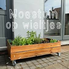 Moestuin Op Wieltjes Le Jardin De Juliette Met Afbeeldingen Tuin Ideeen Doe Het Zelf Tuin Tuin Ideeen