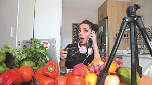 Si querés enterarte de todas las novedades en paulina cocina, seguime en las redes: Quien Es Paulina Cocina La Youtuber De 43 Anos Que No Se Llama Paulina Ni Es Cocinera Noticias Economicas Financieras Y De Negocios El Cronista