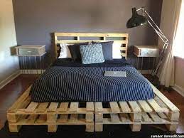 Anda dapat memadukan tempat tidur dari palet kayu anda, dengan dekorasi kamar yang serasi. 8 Ide Tempat Tidur Kayu Palet Yang Murah Untuk Rumah Minimalis