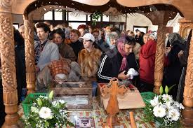 Ips teodosie, arhiepiscopul tomisului, îl va primi şi apoi va merge în procesiune prin oraş. Betsy Trotwood SupravieÅ£uire Partid Braul Maicii Domnului Audio Daveschindele Com