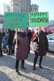 Strona internetowa strajku kobiet podaje, że natalia jest koordynatorką helpdesku i zajmuje się następującymi kwestiami: How Women Are Challenging Poland S Ultra Conservative Regime Dazed