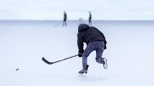 Es ist von einer ca. Klimaschutzinitiative Save Pond Hockey Wie Finnische Eishockey Spieler Ihr Eis Retten Wollen Archiv