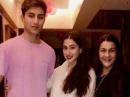 Sara Ali Khan Biography Family Education Age Boyfriend And More Sara Ali Khan Bollywood Actress Bollywood Party