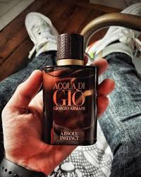 Acqua di gio'nun deniz notaları ve paçuli i̇le aşılanmış i̇konik deniz notalarından başlayarak, akıcı bir odunsu. Giorgio Armani Acqua Di Gio Absolu Instinct Limited 125ml