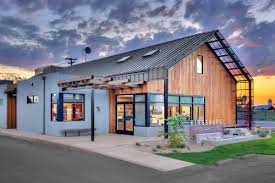 Located Near Fresno Ca The Modern Barn Architectural Design Of This Veterinary Clinic Was Inspired By Th Building Design Plan Modern Barn Veterinary Clinic
