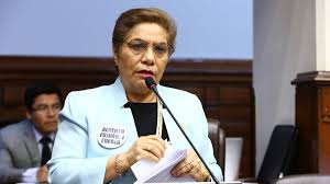 Luz Salgado: La Policía se ha convertido "en nuestros secuestradores" al  poner candados al Congreso