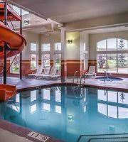 Located minutes from century racetrack & casino and the crossiron mills outlets shopping mall, our days inn calgary north balzac hotel is situated in balzac, alberta—just outside of calgary. Service Plus Inns Suites Calgary Ab 85 9 2 Bewertungen Fotos Preisvergleich Kanada Tripadvisor