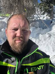 Mono suits: yes or no? Affordable brands?