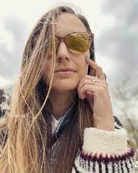 Karina Kern's Instagram, Twitter & Facebook