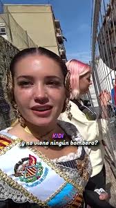 @llunaclark Nos explica como se queman las fallas! 🔥🧨 #Kidi #KidiIRL #IRL  #irlstreaming