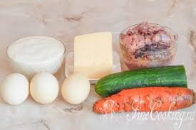 салат с курицей и грибами и огурцами и яйцами Sloenyj Salat S Tuncom Recept Salat Iz Tunca Recepty S Kuricej I Salaty