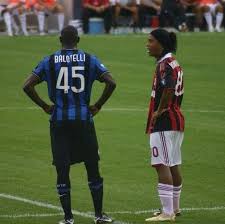 Ronaldinho And Balotelli Ac Milan Vs Inter Futbolero Futbol