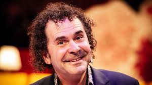 Zanger en cabaretier Arno van der Heyden overleden