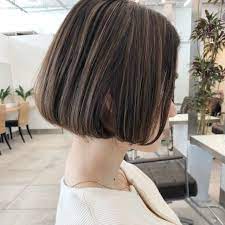 ミニボブ メイクとファッションとヘアの統一感を 毛先のほつれと隙間がある可愛いポイント ヘアスタイリング ボブ フェミニンボブ