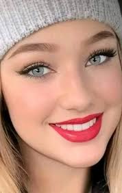 ❤️Gorgeous and such a beautiful smile🎉