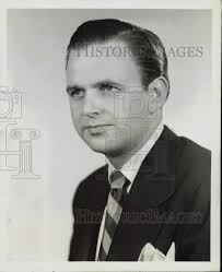 1946 Press Photo Bob Hannon hosts NBC show "Waltz Time"