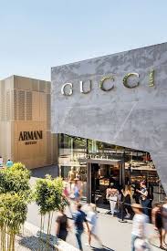 Outletcity Metzingen 6 Gute Grunde Fur Einen Besuch Das Outlet Metzingen Gehort Zu Den Bekanntesten Und Exklusivsten O Einkaufsbummel Outlet Center Jimmy Choo