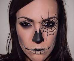 Le maquillage toile d'araignée et tout ce qu'il faut savoir pour s'offrir un look impeccable même de dernière minute. 1001 Exemples De Maquillage Toile D Araignee Facile Et Rapide Araignee Yeux Maquillage Araignee Toile D Araignee