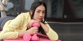 Pada 4 oktober 2020 lalu anya geraldine mengunggah foto selfie di akun instagram pribadinya memakai gelang serupa. Anya Geraldine Buka Lowongan Pekerjaan Partner Olahraga Ada Yang Mau Daftar Diadona Id