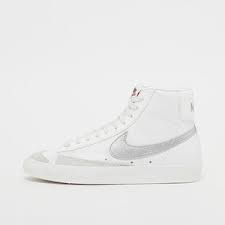 The arket collection of women's blazers offer a contemporary take on a wardrobe essential, with carefully chosen cuts and materials for simple, versatile style. Nike Blazer Fur Damen Online Bei Snipes Bestellen