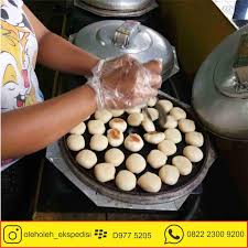 Kemudian beri filling selai coklat di tengahnya, lalu tuang adonan lagi di atasnya. Agen Bakpia Jogja Pathok Wa 0822 2300 9200 Tsel
