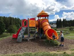 I parchi segnalati in arancione sono attrezzati con un parco giochi donato, anni fa, dalla provincia di roma. Relax E Divertimento Al Parco Palu Il Trentino Dei Bambini
