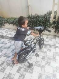 Setelah belajar mengendarai sepeda, ingatlah untuk mempelajari keamanan jalan, seperti bahaya mengebut, menghadapi mobil, dan mematuhi rambu jalan. Cara Cepat Belajar Sepeda Roda Dua Untuk Anak Rio S Experience