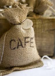 Resultado de imagem para artesanato feito com saco de juta cafes do brasil