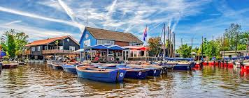 There are designated areas for swimmers and surfers, where motorboats are not allowed. Boot Huren Op De Loosdrechtse Plassen Bootverhuur Manten