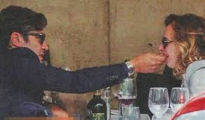 Wood, manager inglese, ha 46 anni e ha già una figlia da una precedente relazione, che ha trascorso le vacanze con lei e scamarcio a roma. Riccardo Scamarcio E La Nuova Fidanzata Angharad Wood E La Sosia Di Valeria Golino Il Mattino It