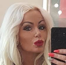 Karen Downs's Instagram, Twitter & Facebook