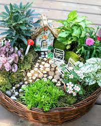Blumentopfe Selbst Gestalten Ideen Farben Idee Fur Schone Deko In Dem Blumentopf Pflanzen Keramik Figuren In 2020 Indoor Feen Garten Mini Garten Outdoor Pflanzen