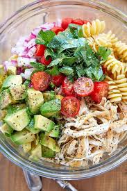 1001 Idees De Repas De Midi Equilibre A Emporter Avec Soi Au Bureau Repas Midi Salade Pates Poulet Salade De Pates