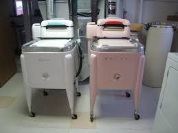 You always want to look your best and you cannot achieve it if you don't launder your clothes daily. My 1st Wringer Maytag N2l Wringer Washer Vintage Laundry Wringer