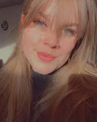 Taryn Mansfield's Instagram, Twitter & Facebook