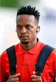 Bafethu abadlali be orlando pirates ngibathanda bonke ,,,,,🥰😍🥰😍💕 But  lona bafthu ,,👇👇👇 ngimthanda ukubadlula bonke because is my role model  🥰🥰💕