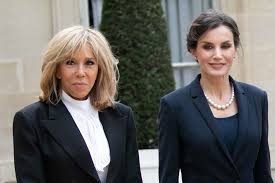 Compte non officiel de notre belle et élégante première dame brigitte macron. Brigitte Macron Wears Louis Vuitton Boots To Meet The Queen Of Spain Evesham Nj News