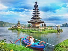 Siapa yang tidak mengenal pulau bali? Tempat Menarik Di Bali Danau Beratan Bedugul Bali Malaysia Indah