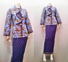 Baju berbahan dasar batik dapat digunakan untuk berbagai acara. Model Baju Batik Terbaru Pramugari Dasi Batik Bagoes Solo Busana Batik Model Baju Wanita Pakaian Kerja