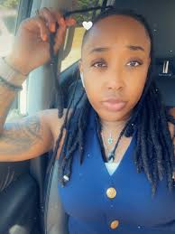 FallingForForeman 🩵💍🏝️ 📸: @elevenpicsphotography Hair 💁🏾‍♀️:  @bwadethabarber Officiant 💍: @_amberjanee_