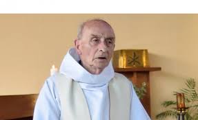 Un prêtre « assassiné » en vendée, darmanin se rend sur place. Qui Etait Jacques Hamel Le Pretre Assassine Dans Son Eglise A Saint Etienne Du Rouvray Pres