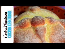 81 Como Hacer Pan De Muerto Panaderia Mexicana Recetas Mexicanas Yuri De Gortari Cocina Identidad Y Recetas Mexicanas Pan De Muerto Receta Pan De Muerto