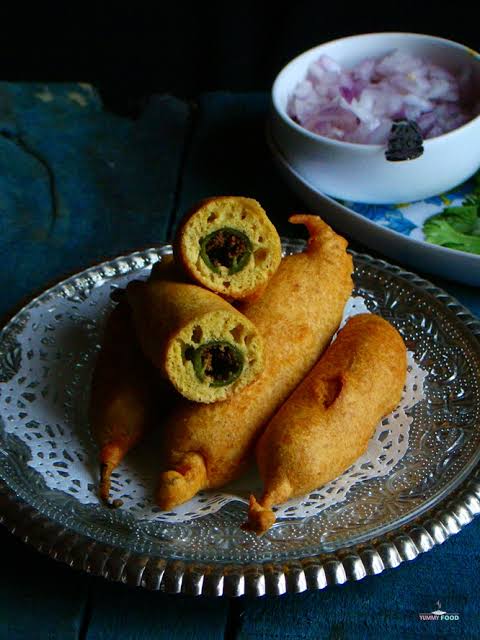Classic spicy street-style Mirchi Bajji snacks, AI generated