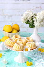 La buccia grattugiata di un limone. Ciambelline Al Limone Soffici Profumo Di Cannella E Cioccolato