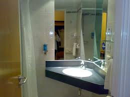 Stay at the popular holiday inn express bath hotel and explore bath's historic city centre on foot. Interno Camera Picture Of Holiday Inn Express Bath Bath Tripadvisor