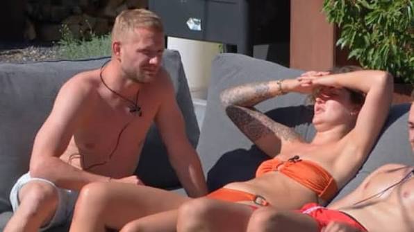 De Bondgenoten: Julia stelt een interessante vraag...