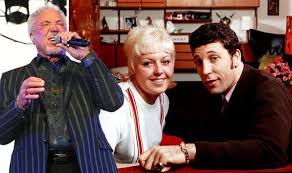 Поделиться tom jones — i'll never fall in love again (great ballad singers sing romantic love songs 2018) tom jones — tower of song (spirit in the room 2012) Tom Jones Wife How Did Linda React To Sir Tom S Affairs Beat Me Black And Blue Music Entertainment Express Co Uk